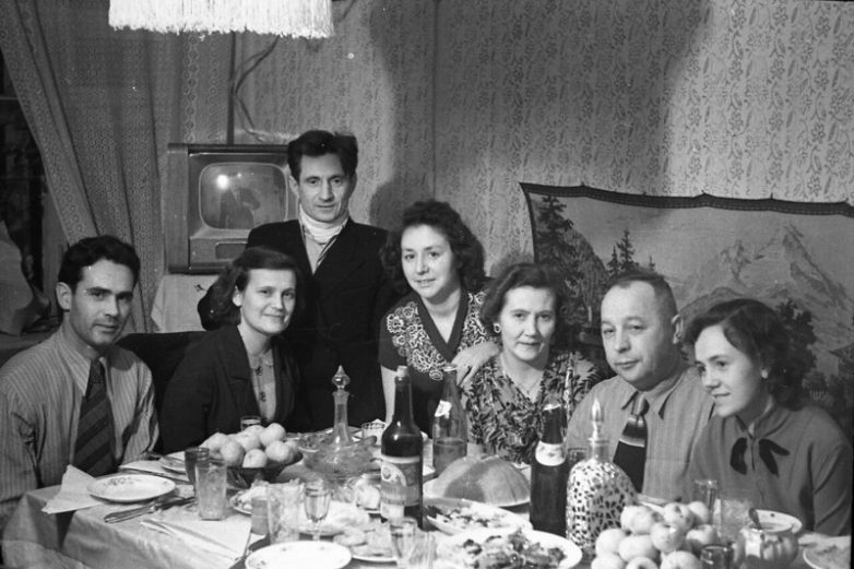 Душевные фотографии советских застолий Душевные фотографии советских застолий