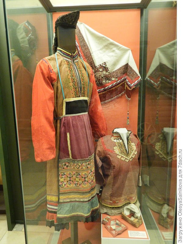 Женский марийский костюм