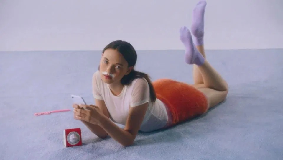 Реклама с усатыми девушками всколыхнула Интернет