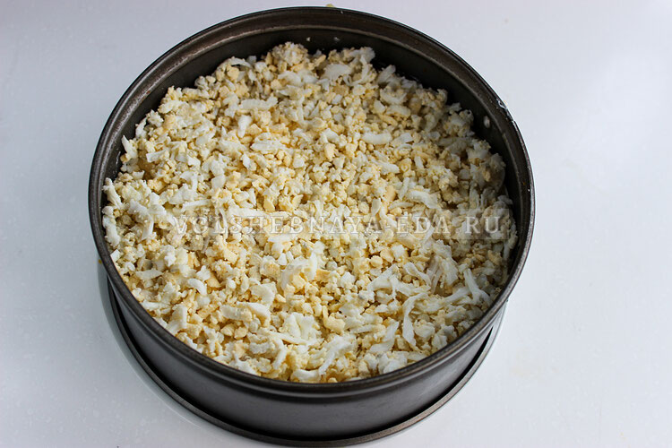 Салат «Генерал»: с копченой курицей и свеклой Салат «Генерал»: с копченой курицей и свеклой закуски,кулинария,рецепты,салат "Генерал",салаты,торты,холодные закуски