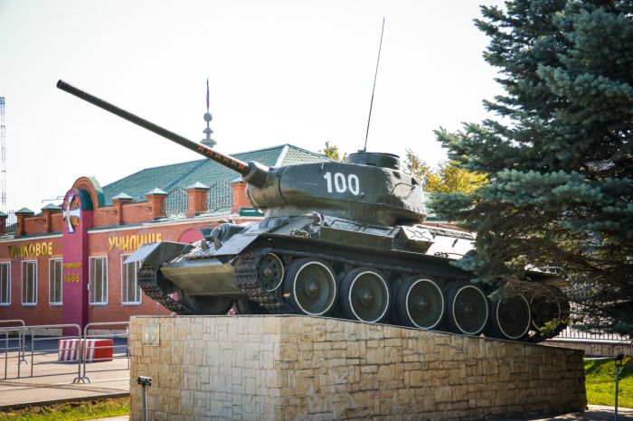 Почему была несчастна единственная женщина в истории, которая командовала танковой ротой: Дочь Кирова Почему была несчастна единственная женщина в истории, которая командовала танковой ротой: Дочь Кирова