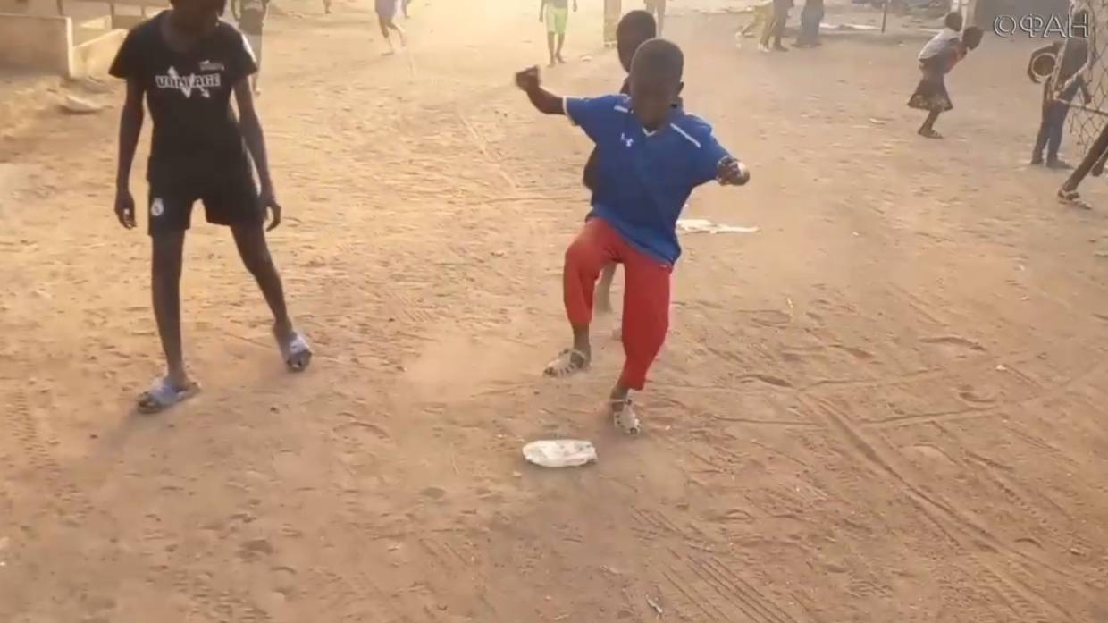 «Ассими — Путин»: в Мали прошли массовые антифранцузские митинги 