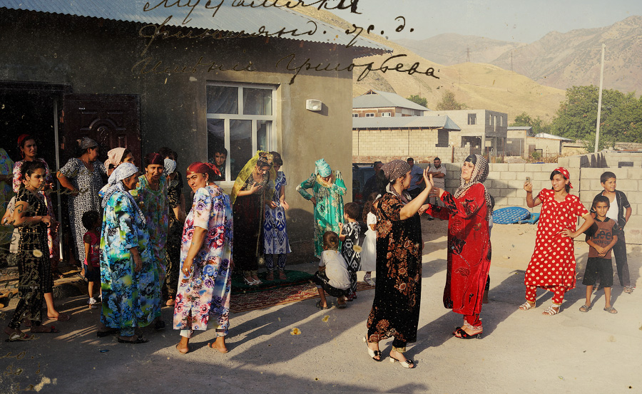 Сколько девушке кишлака. Свадьба в Таджикистане в кишлаке. Свадьба в Узбекистане в кишлаке. Таджик кишлак. Узбекская свадьба в деревне.