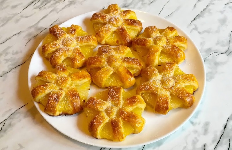 слойки с ананасом