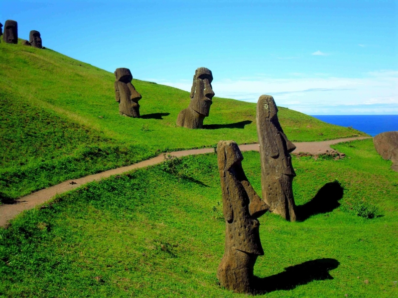 Раскрыта тайна статуй моаи на острове Пасхи: ученые выяснили, зачем их создавали