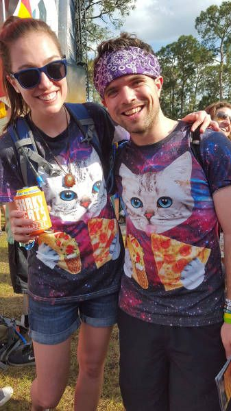 Пусть он ходит везде с тобой, там поймешь, кто такой..) веселые картинки