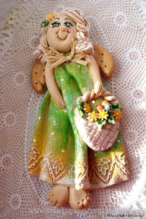 Забавная ангелуша из соленого теста