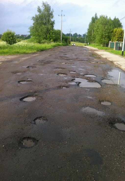 В деревне Долуе безумные велодорожки, дороги, дороги в Польше, колдобины на дорогах