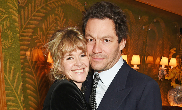 Доминик Уэст с женой дали первый комментарий после публикации его романтичных фото с Лили Джеймс