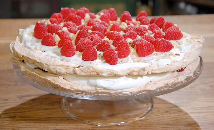 Что приготовить: воздушный торт на основе меренги