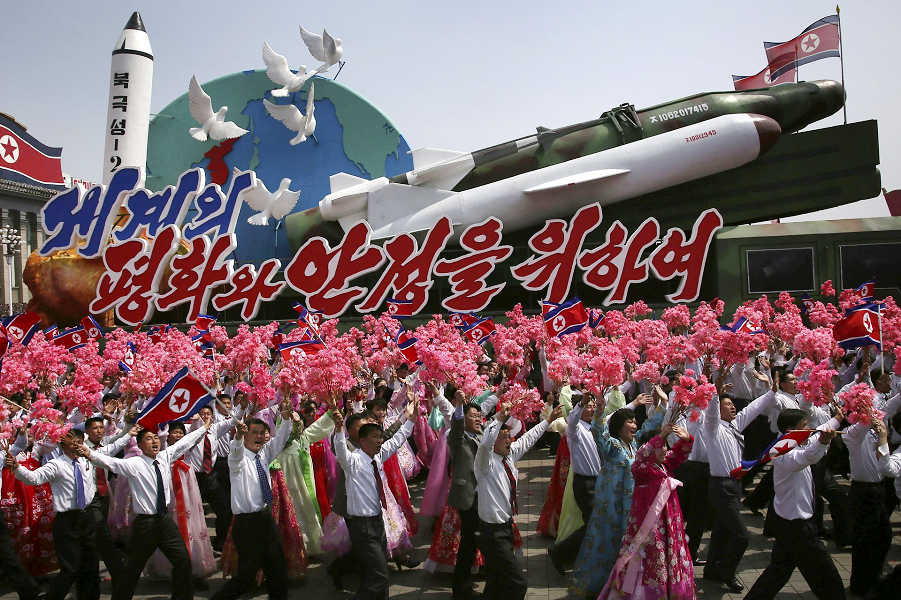 Для мира и стабильности в мире, парад в Пхеньяне, 15.04.17.png