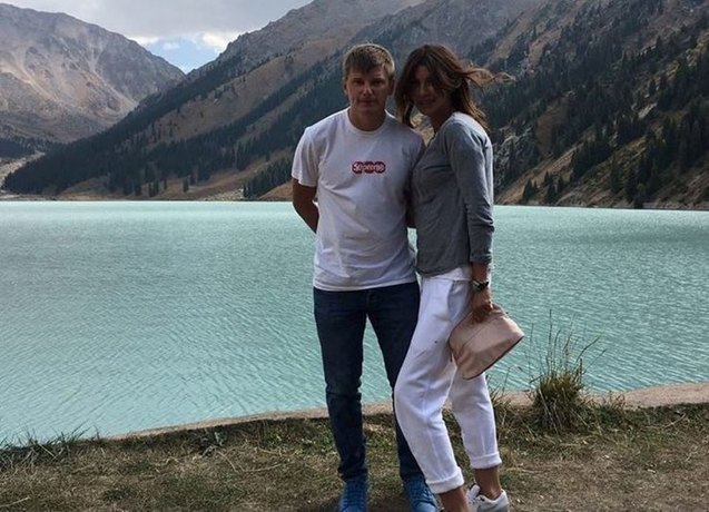 Жена Андрея Аршавина угрожает модели, которую застали в объятиях спортсмена