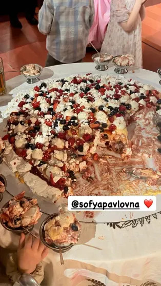 В кокошнике и с русскими напевам: Софья Эрнст отметила день рождения с мужем, гендиректором Первого канала Константином Эрнстом, и их детьми Софьи, Константин, Эрнст, рождения, Софья, Константина, ЭрнстСофья, также, ЭрнстДочери, ЭрнстДень, которая, который, снимается, появилась, СШАСофья, любовью, брендам, отечественным, прошлых, отношений