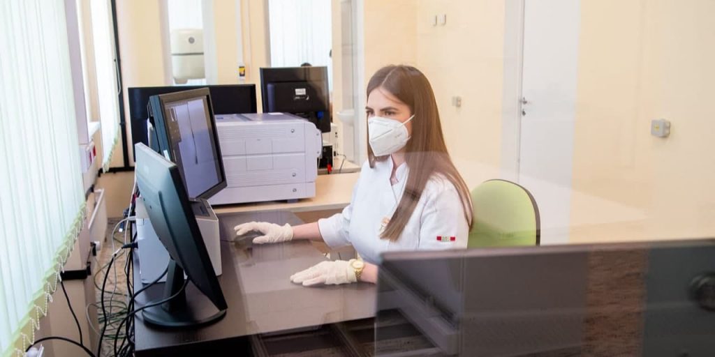 В Москве пациенты с ОРВИ и COVID-19 могут обратиться за телемедконсультацией