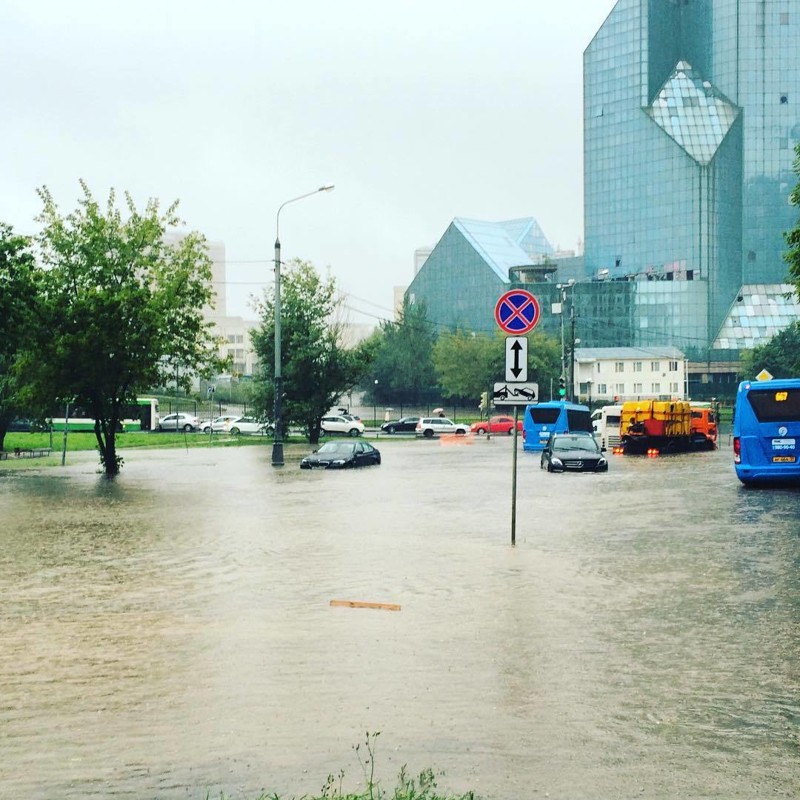 Утонувшая Москва: фото и видео столичного апокалипсиса апокалипсис, дождь, ливень, москва, столица