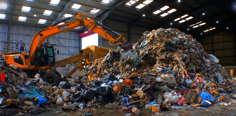Шотландская компания делает дорожное покрытие из пластиковых отходов