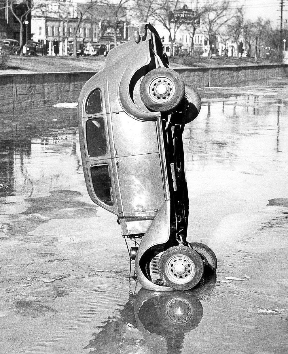Необычные аварии и впечатляющие ДТП в середине прошлого века Лесли, фотографий, Джонс, почти, поворотах, сотни, сделал, фотосъёмкойОн, занят, постоянно, чтобы, хаоса, достаточно, улицах, Фотограф, крутых, автомобильных, часто, грузоподъёмность, высокой