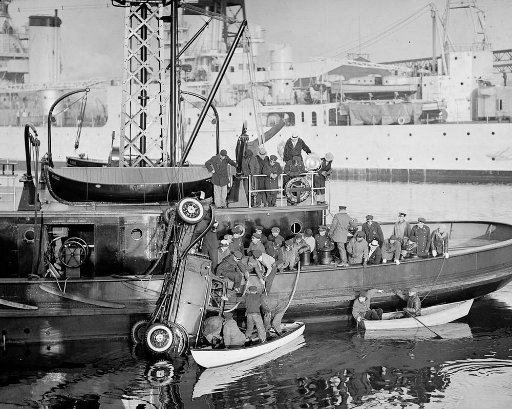 Необычные аварии и впечатляющие ДТП в середине прошлого века Лесли, фотографий, Джонс, почти, поворотах, сотни, сделал, фотосъёмкойОн, занят, постоянно, чтобы, хаоса, достаточно, улицах, Фотограф, крутых, автомобильных, часто, грузоподъёмность, высокой