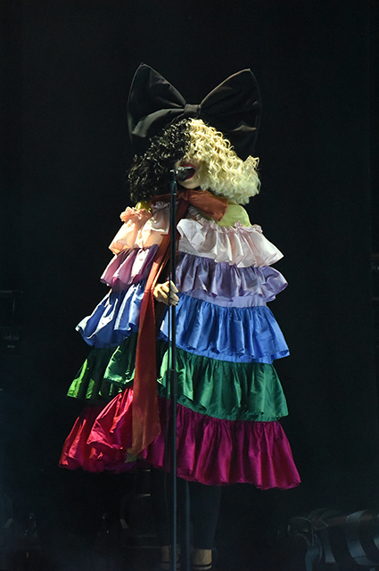 Певица Sia стала бабушкой Певица Sia стала бабушкой Звездные дети