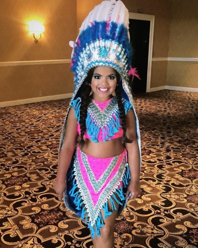 Весь Интернет обсуждает фотографии с детского конкурса красоты Весь Интернет обсуждает фотографии с детского конкурса красоты