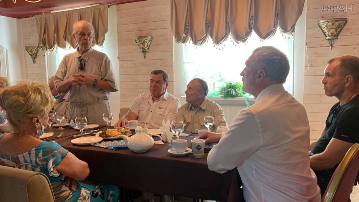 Максим Шугалей и Алексей Журавлев получили памятные медали от калужских ветеранов Максим Шугалей и Алексей Журавлев получили памятные медали от калужских ветеранов Общество