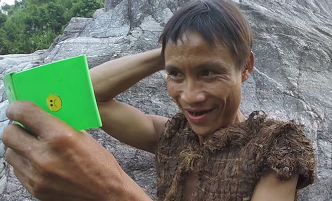 Мужчина прожил в джунглях один всю жизнь и только в 41 год узнал о существовании женщин и мире вне леса