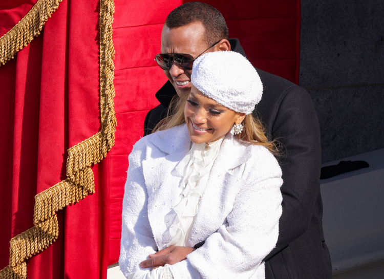 Дженнифер Лопес в белом, Леди Гага - в алом: звезды на инаугурации Джо Байдена Звезды,Новости о звездах