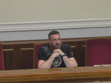 Нардеп-бывший боевик «Азова» со скандалом покинул фракцию Порошенко в Раде из-за амнистии «побратимам»-уголовникам