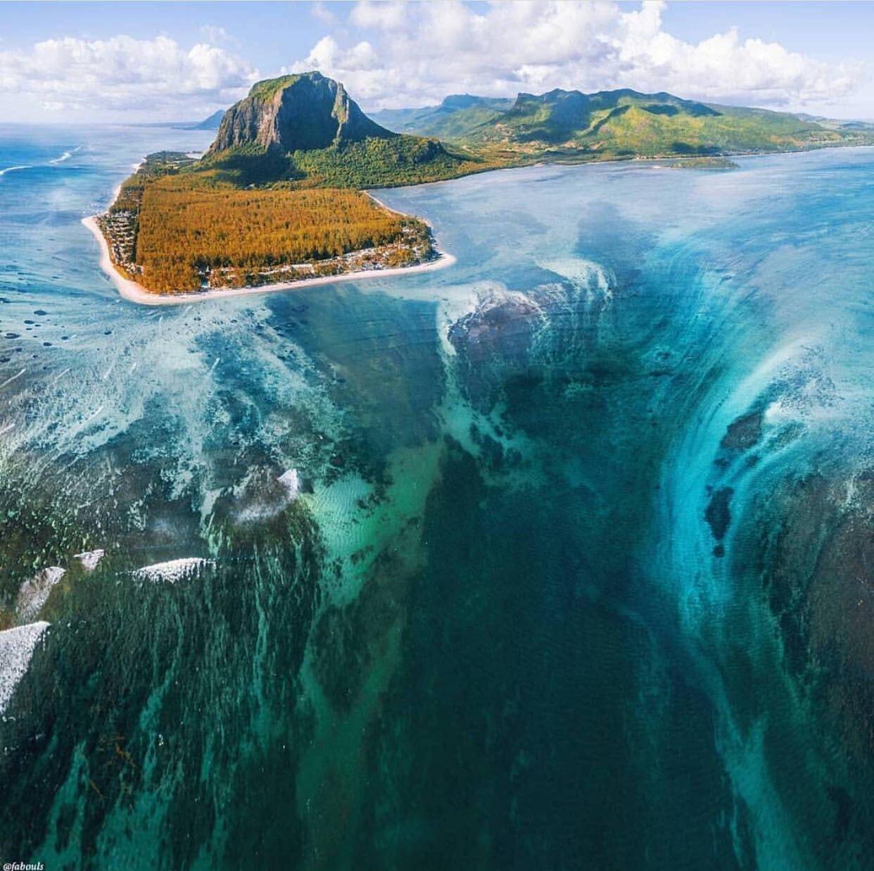 15 фото водных глубин, от которых и собственная ванна кажется глубоким водоворотом