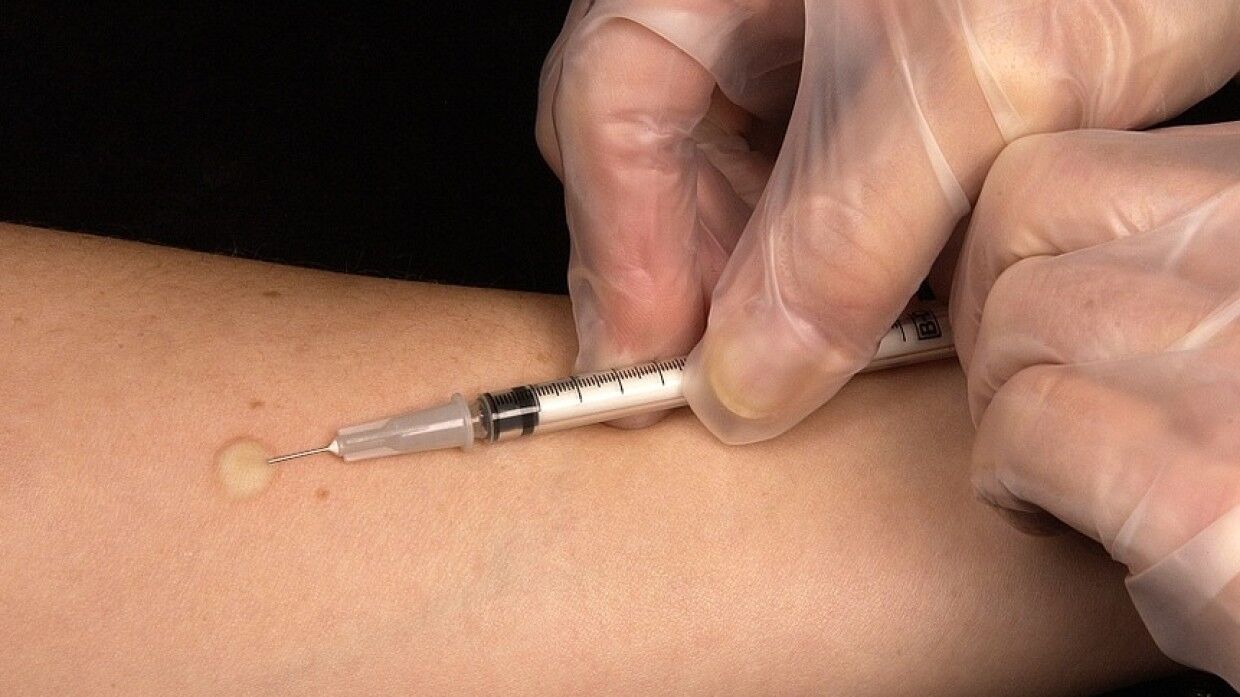 Россиян предостерегли от покупки незарегистрированных вакцин от COVID-19