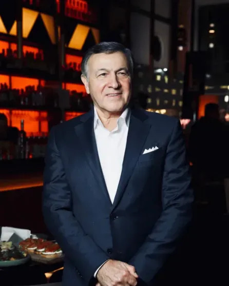 Стало известно, что 70-летний миллиардер Араз Агаларов познакомился со своей новой молодой женой, когда той было 18 лет Агаларова, Алёне, Иванова, Агаларов, детей, женился, супруги, Эмина, Шейла, данным, когда, более, несколько, Ивановой, официально, Агаларовы, миллиардера, новый, какойто, Group