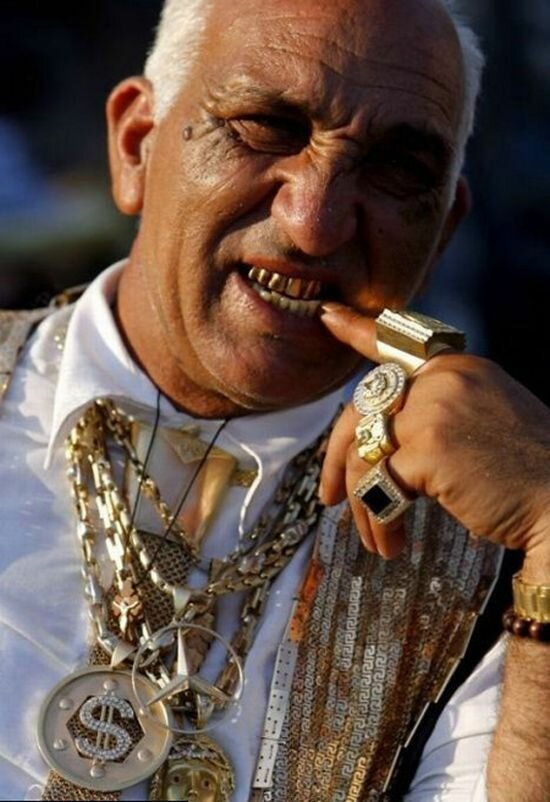 Феномен цыганских погребений - зарытые дома и сокровища интересное