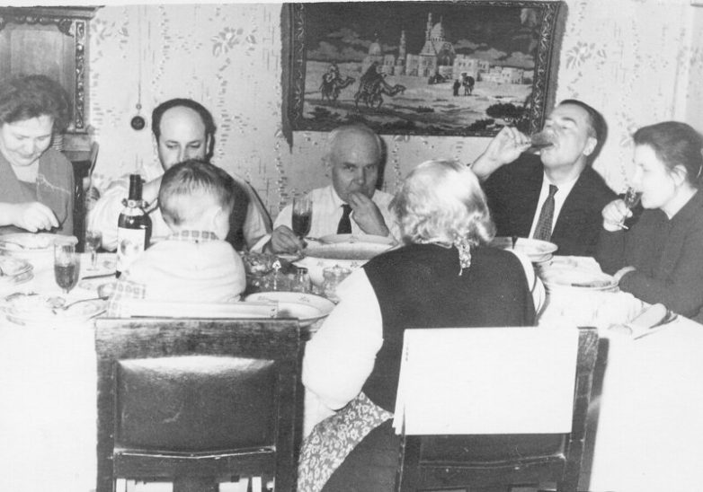 Душевные фотографии советских застолий Душевные фотографии советских застолий