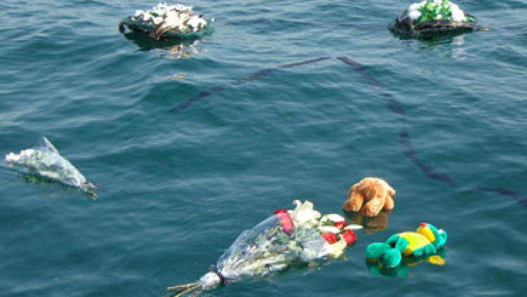 Сбит самолет над черным морем сегодня. Сбитый самолет в 2001 году над черным морем. Сбитый ту 154 над черным морем. Катастрофа ту-154 над чёрным морем 2001. Катастрофа самолета над черным морем.