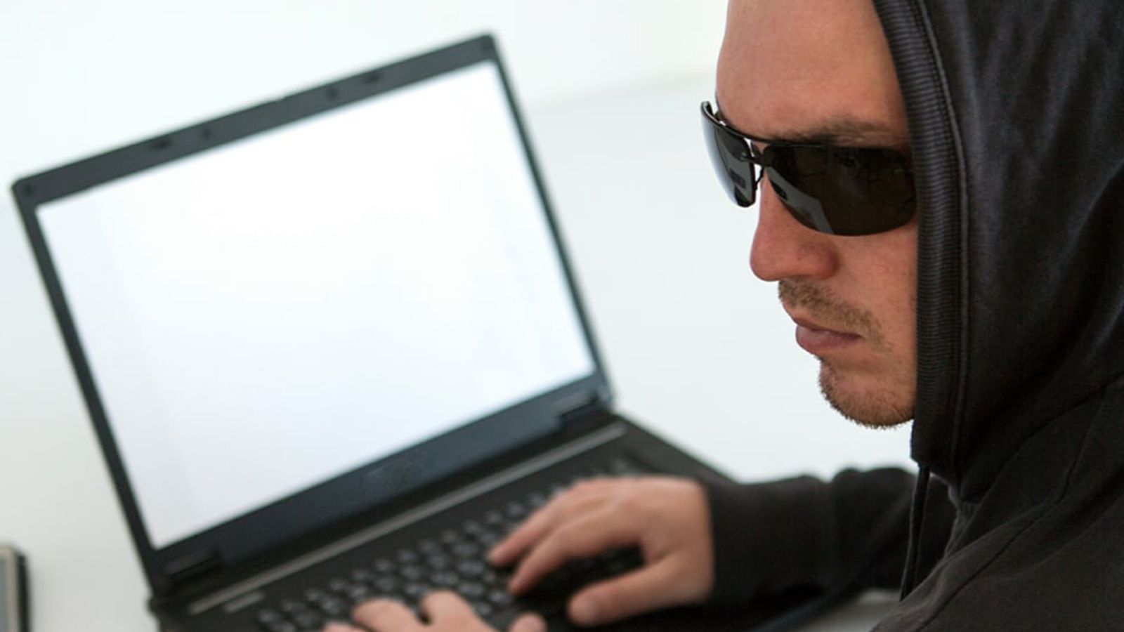 Мошенники обманули пенсионерку в Петербурге и сделали ее должницей двух банков