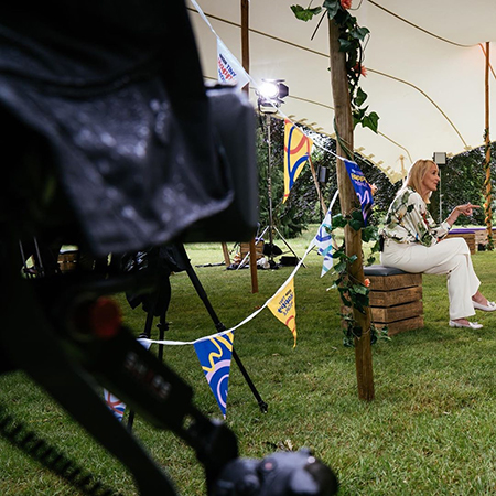 Детское время: Кейт Миддлтон дебютировала с новым цветом волос на утреннем шоу BBC Монархи,Британские монархи