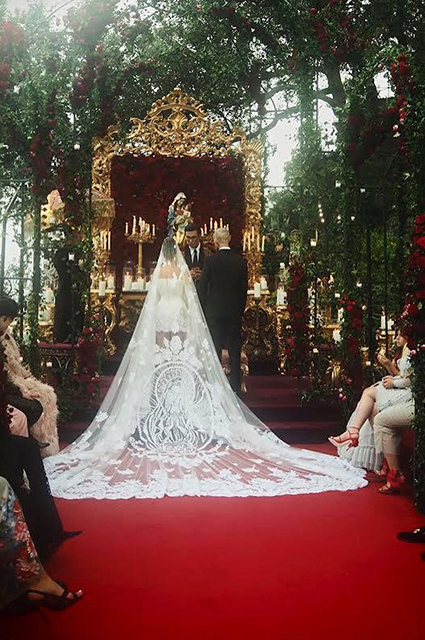 Кортни Кардашьян опубликовала первые фотографии со свадебного торжества в Италии Звездные пары