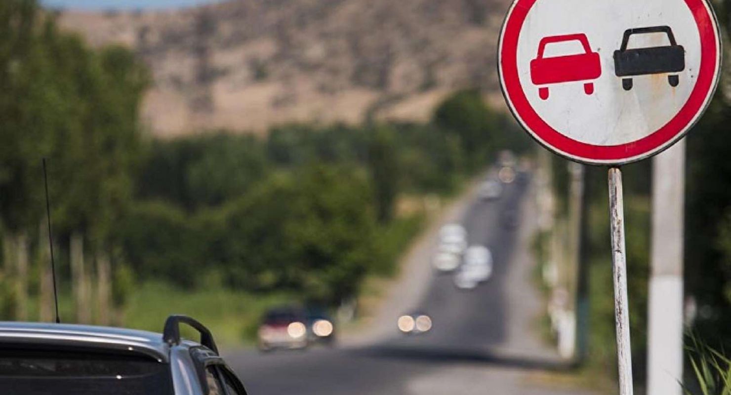 Предусмотрены ли исключения для знака «Обгон запрещен»?