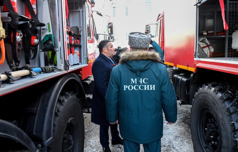 Игорь Руденя передал школам Тверской области новые автобусы, а пожарным частям - спецтехнику