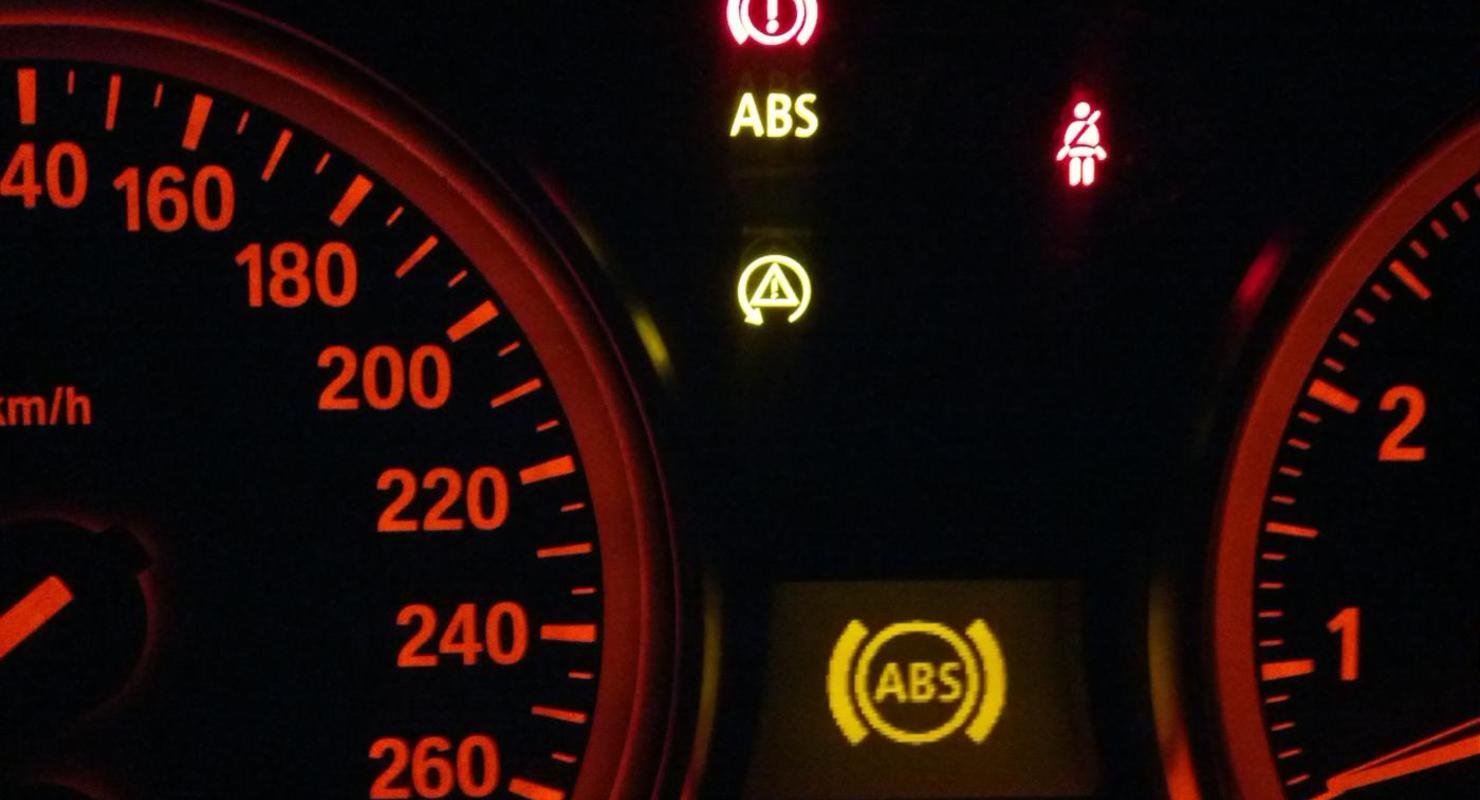 Почему может загораться лампочка ABS на приборной панели
