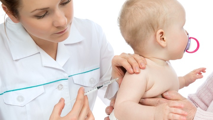 ДОБРАЛИСЬ ДО МЛАДЕНЦЕВ: НОВОРОЖДЁННЫМ ПРЕДЛАГАЮТ КОЛОТЬ "ОБЕЗЬЯНЬЮ ВАКЦИНУ"