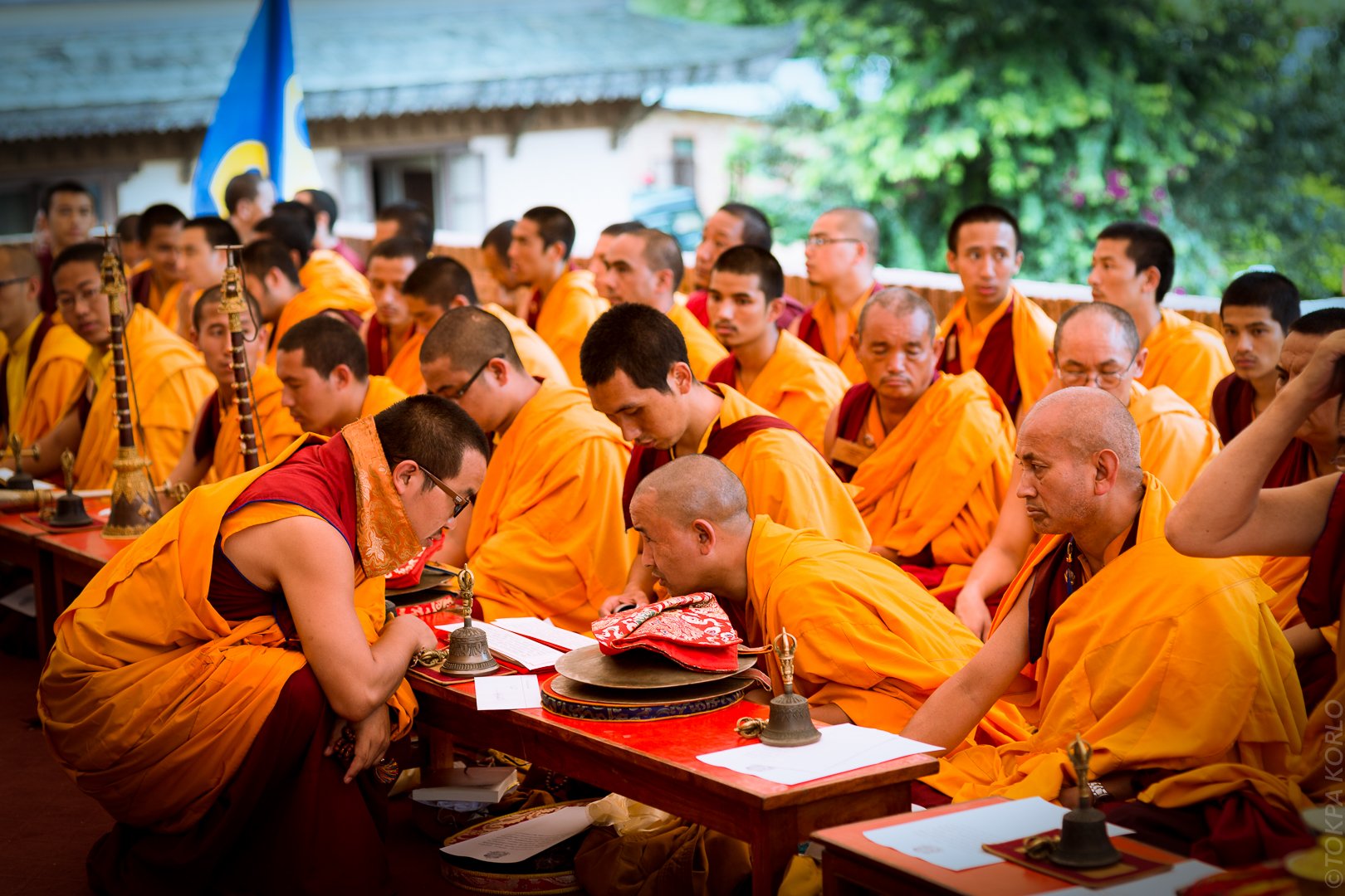 Буддисты это кто. Тибетский Будда Шакьямуни. Тхеравада-хинаяна. Тибетский буддизм ламаизм. Тхеравада и махаяна.