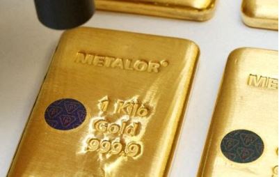 The Sicpa Oasis validator system (bullion protect) is pictured on one kilogram bar of gold at Swiss refiner Metalor in Marin near Neuchatel, Switzerland July 5, 2019. Picture taken July 5, 2019. To match Special Report GOLD-SWISS/FAKES REUTERS/Denis Balibouse