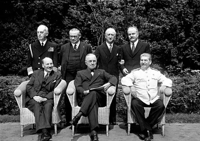 Самолет «Флитстер» Маврикия Слепнева с поврежденным шасси в лагере челюскинцев, Чукотское море, апрель 1934 года