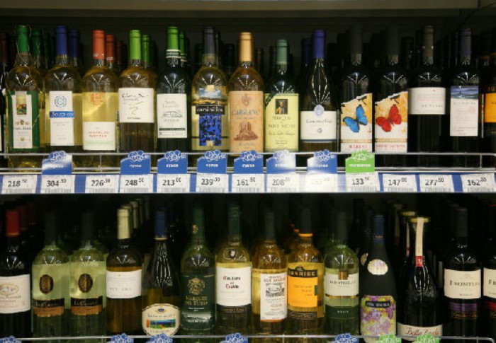 Итоговая стоимость вина зависит от доставки, таможенных пошлин, а затем и наценки торговых сетей. / Фото: img3.dp.ru