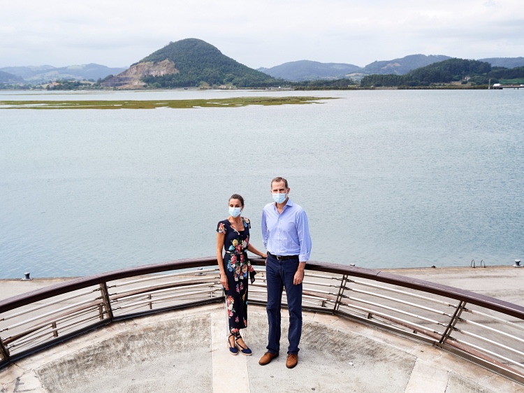 Осознанное потребление: королева Летиция путешествует по Испании в старых нарядах Осознанное потребление: королева Летиция путешествует по Испании в старых нарядах Монархи,Новости монархов