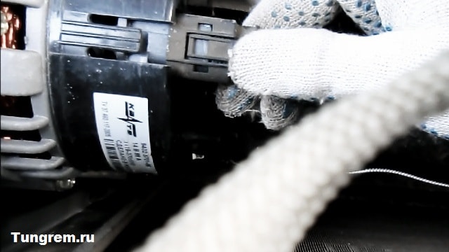 Устанавливаем штекеры генератора Калина