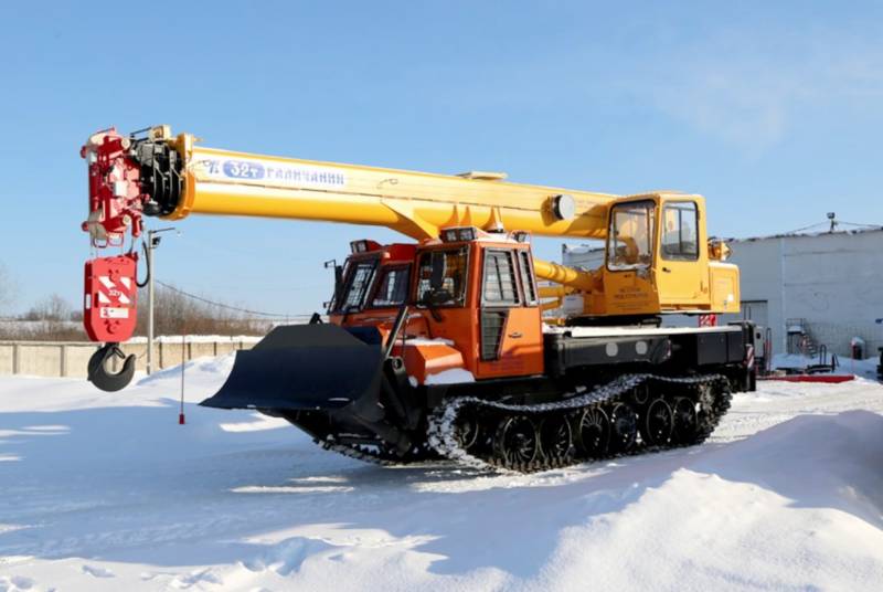 Две гусеницы и шесть колес: землеройная машина из Галича Две гусеницы и шесть колес: землеройная машина из Галича оружие
