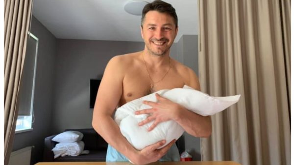Сергей Притула с новорожденной дочерью