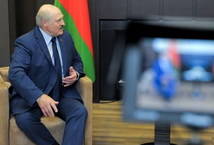 FILE PHOTO: Belarusian President Alexander Lukashenko is seen during a meeting with Russian President Vladimir Putin in Sochi, Russia May 28, 2021. Sputnik/Mikhail Klimentyev/Kremlin via REUTERS ATTENTION EDITORS - THIS IMAGE WAS PROVIDED BY A THIRD PARTY./File Photo